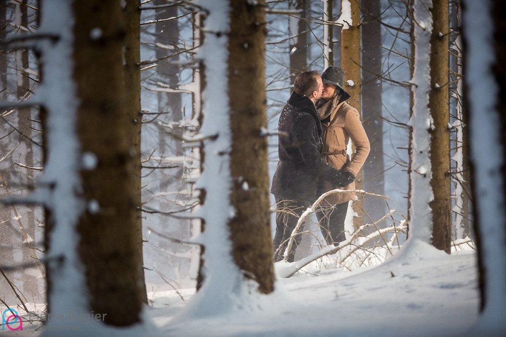 Floriane & Kris - a Save The Date session in the snow 